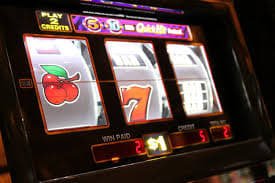 Casino-style slots and live dealer games on bet711